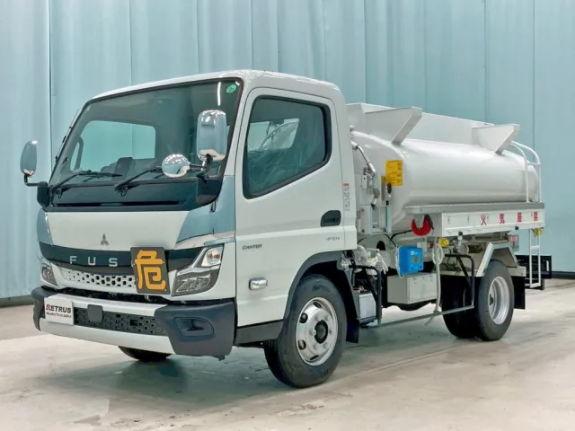 フロント周りはメッキパーツで飾っています。|三菱 キャンター 2PG-FEB90(2WD)の写真1