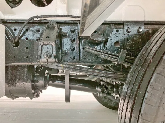 リーフサスです。|三菱 キャンター 2PG-FEB90(2WD)の写真5