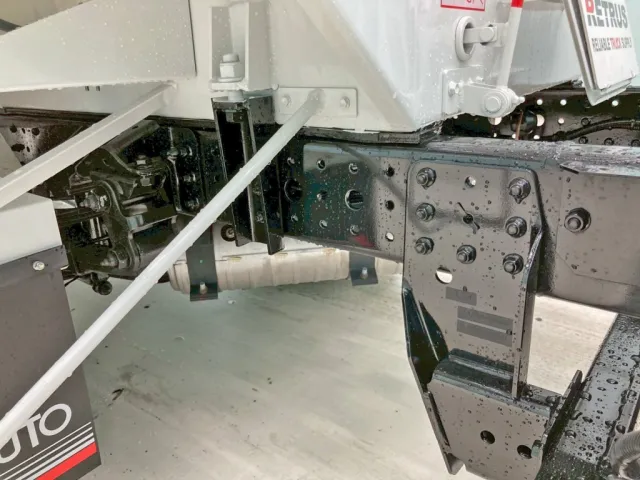 シャーシの状態です。|三菱 キャンター 2PG-FEB90(2WD)の写真6