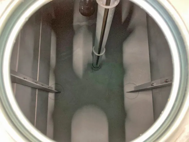 タンク内部の状態です。(前方)|三菱 キャンター 2PG-FEB90(2WD)の写真9