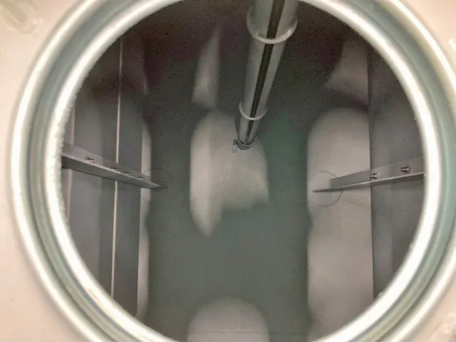 タンク内部の状態です。(後方)|三菱 キャンター 2PG-FEB90(2WD)の写真10