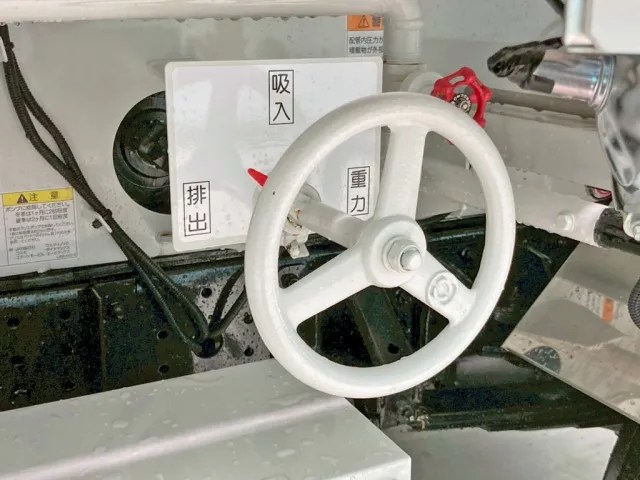 排出・吸入・重力の切り替えバルブです。|三菱 キャンター 2PG-FEB90(2WD)の写真22