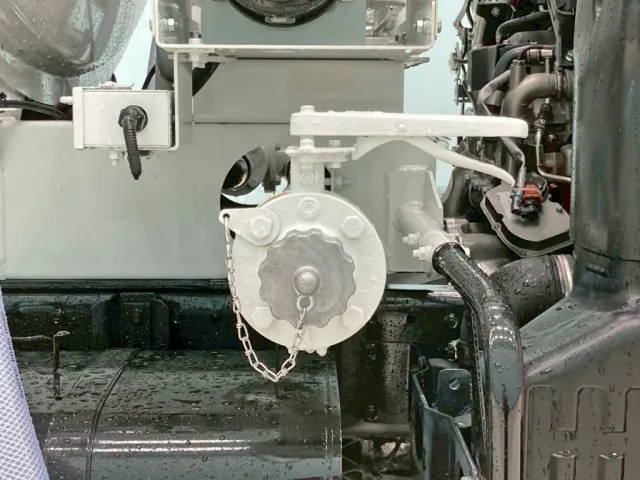 運転席側前方の配管の状態です。|三菱 キャンター 2PG-FEB90(2WD)の写真25