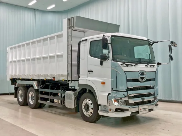 ホイールアルミ製、リヤフェンダーはステンレス製です。|日野 プロフィア 2DG-FS1AJEの写真2