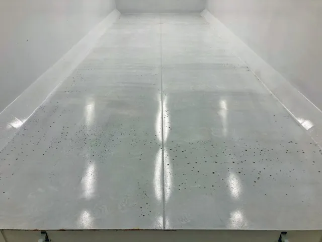 床は鉄板です。|日野 プロフィア 2DG-FS1AJEの写真9