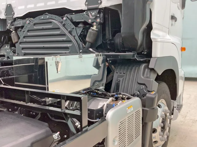 運転席側にステンレス製の工具箱が付いています。|日野 プロフィア 2DG-FS1AJEの写真16