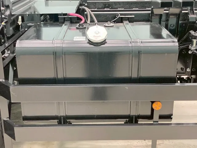 燃料タンクは300Lです。|日野 プロフィア 2DG-FS1AJEの写真21