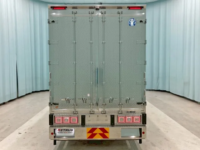 リヤ蝶番・ハンマーロック・キャッチはステンレス製 及び 左右リヤドアはウロコステンを使用しています。|日野 プロフィア 2DG-FW1AHCの写真8