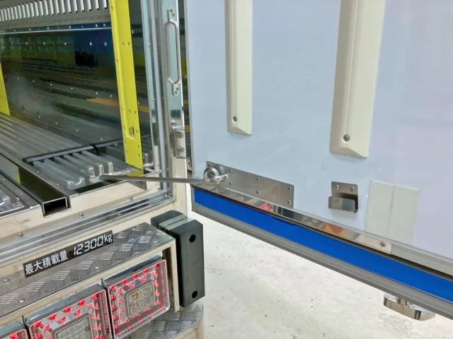 運転席側ストッパーの状態です。|日野 プロフィア 2DG-FW1AHCの写真11