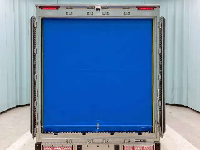 リヤにロールカーテンが付いています。|日野 プロフィア 2DG-FW1AHCの写真16