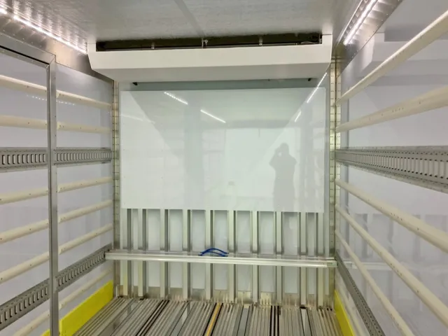 冷凍機の吹き出し口です。(冷凍機は吊り下げ式です)|日野 プロフィア 2DG-FW1AHCの写真24