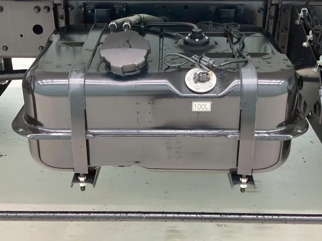 燃料タンクは100Lです。|三菱 ファイター 2KG-FK62F(2WD)の写真24