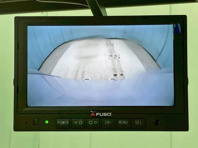 液晶バックモニター付きです。|三菱 ファイター 2KG-FK62F(2WD)の写真25