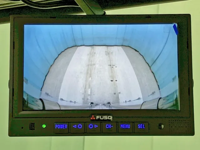 液晶バックモニター付きです。|三菱 ファイター 2KG-FK65F(2WD)の写真16