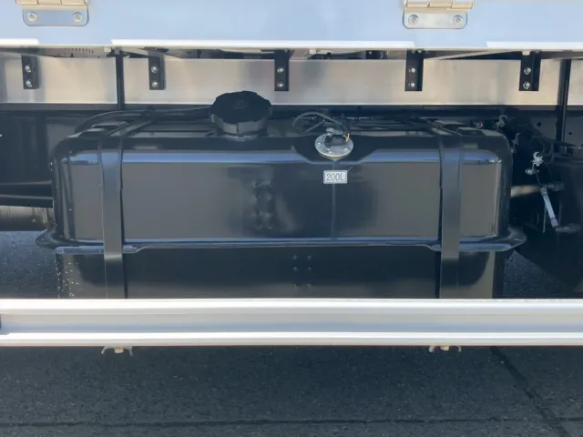 燃料タンクは200Lです。|三菱 ファイター 2KG-FK65Fの写真17