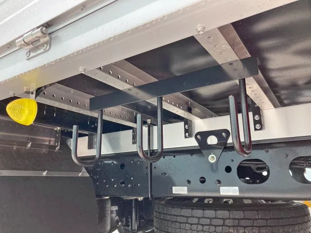 シャーシとネタの状態です。(縦ネタ・横ネタはアルミ製です)|三菱 ファイター 2KG-FK65Fの写真6