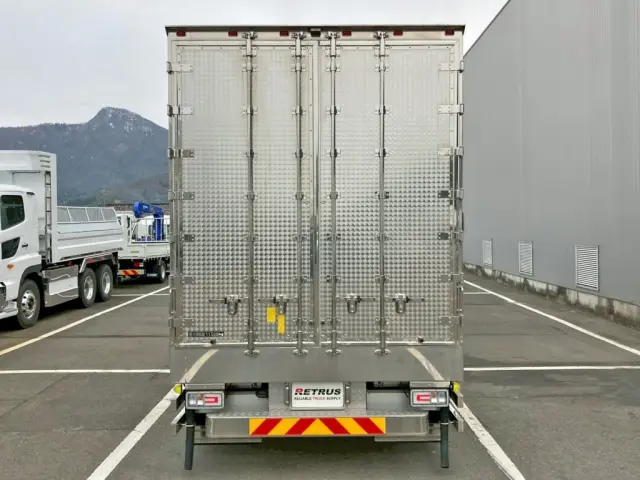 リヤ蝶番・ハンマーロック・キャッチはステンレス製 及び 左右リヤドアにウロコステンが張られています。|日野 プロフィア 2DG-FW1AHCの写真8