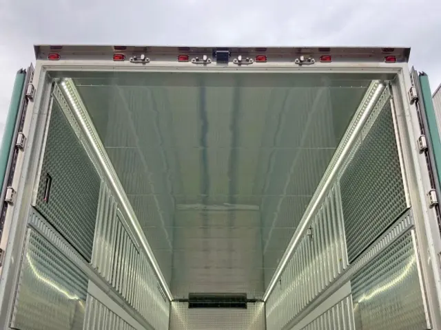 室内灯の状態です。|日野 プロフィア 2DG-FW1AHCの写真15