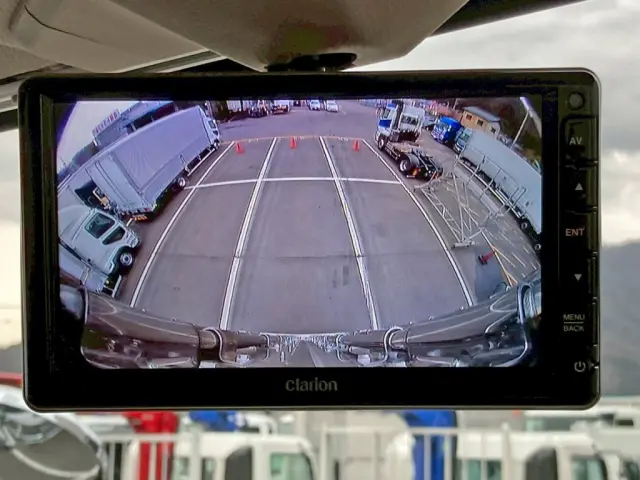 液晶バックモニター付きです。|日野 プロフィア 2DG-FW1AHCの写真35
