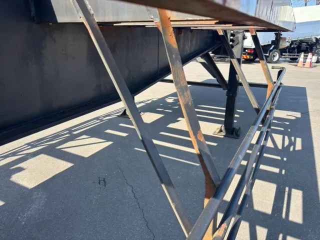 右サイドバンパーステー捻れあります。|日通  NT2210の写真17