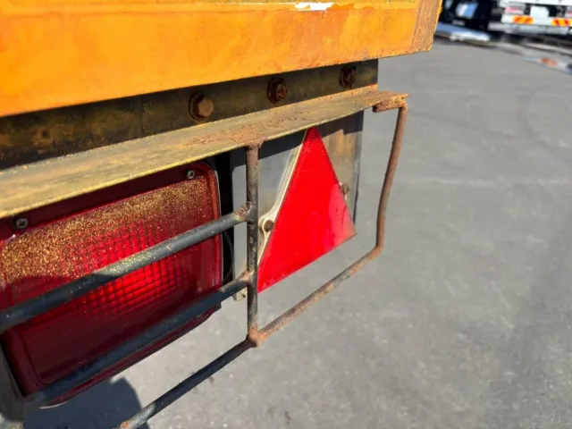 右テールランプ枠曲がりあります。|日通  NT2210の写真18