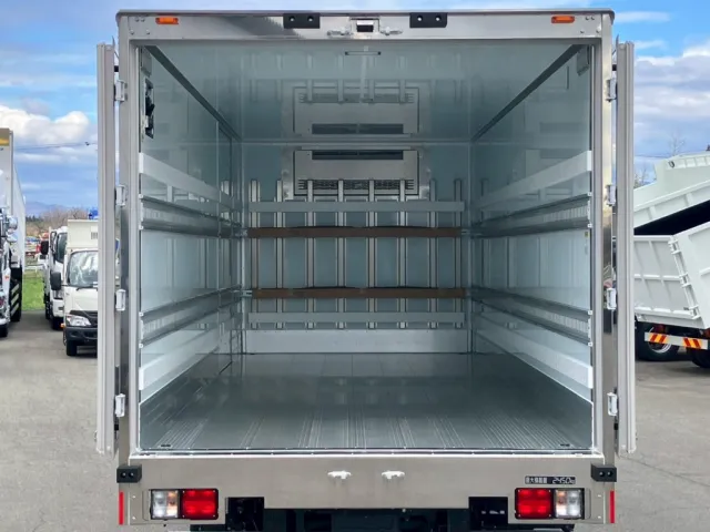 床はシステムフロアです。|日野 レンジャー 2KG-FD2ABG(2WD)の写真10