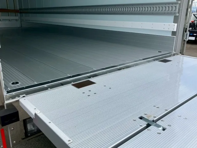 ゲートを上限まで上げた状態です。|日野 レンジャー 2KG-FD2ABG(2WD)の写真13