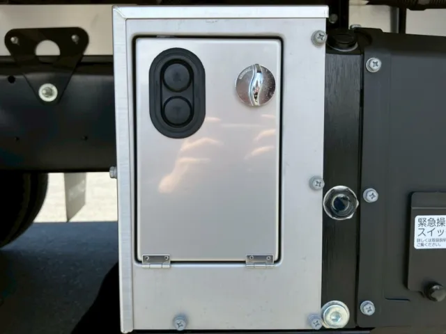 ゲートの昇降スイッチです。|日野 レンジャー 2KG-FD2ABG(2WD)の写真14