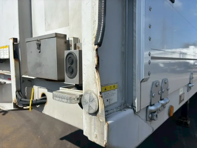 助手席側前方フチ曲がりあります。|トレクス  PFB34116改の写真36