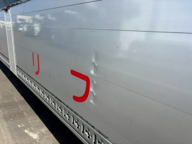 運転席側アオリ内側にヘコミ傷あります。|トレクス  PFB34116改の写真37