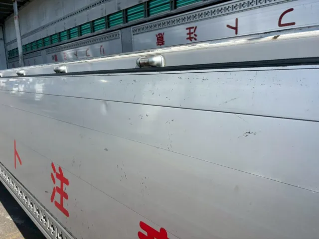 運転席側アオリ内側にヘコミ傷あります。|トレクス  PFB34116改の写真38