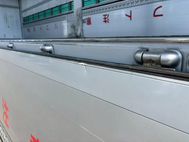 運転席側アオリ内側にヘコミ傷あります。|トレクス  PFB34116改の写真39