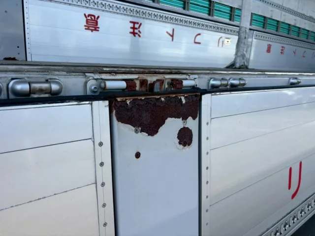 助手席側中柱下側錆あります。|トレクス  PFB34116改の写真45