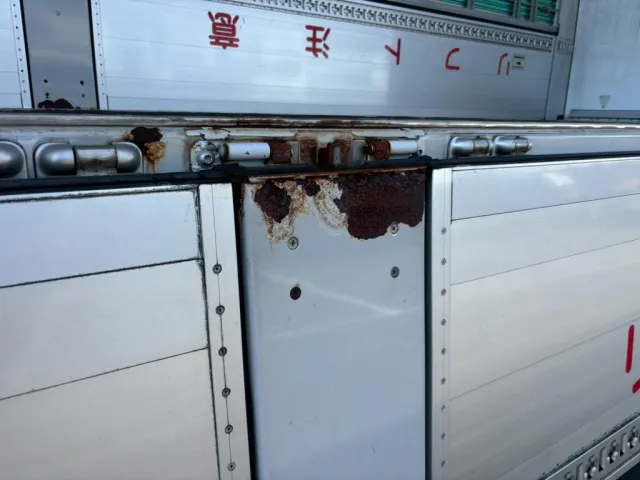 助手席側中柱下側錆あります。|トレクス  PFB34116改の写真46