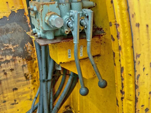 補助脚とウインチの操作レバーです。|花見台  HFP305の写真15