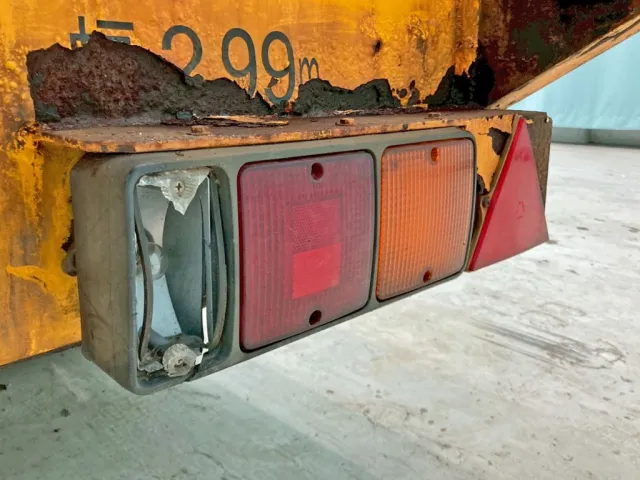 運転席側バックレンズに割れがあります。|花見台  HFP305の写真22