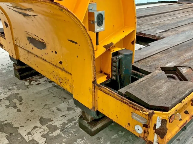 助手席側の補助脚と昇降スイッチです。|花見台  HFP305の写真28