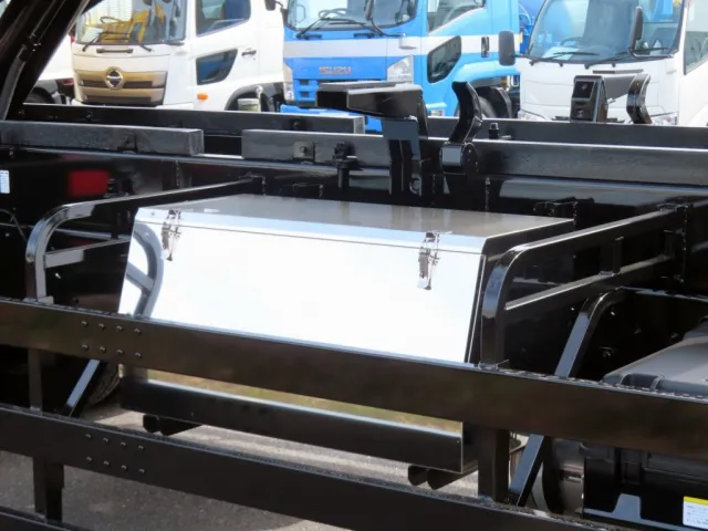 工具箱付きです。(ステンレス製です)|三菱 スーパーグレート 2PG-FV80VZの写真15