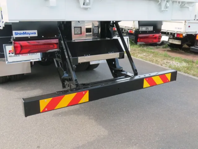 テールランプはLEDテールです。|三菱 スーパーグレート 2PG-FV80VZの写真19