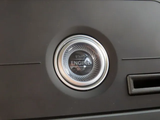 エンジンスタートスイッチです。|三菱 スーパーグレート 2PG-FV80VZの写真23