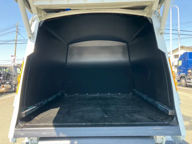 ボディー内|三菱 ファイター 2KG-FK72F(2WD)の写真15