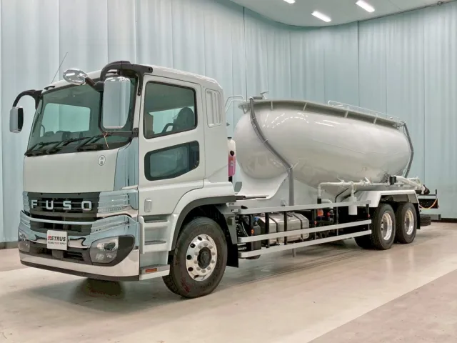 フロント周り、メッキパーツで飾っています。|三菱 スーパーグレート 2PG-FV84GZの写真1