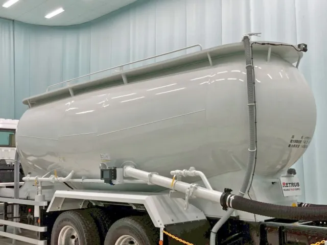 タンクの外観状態です。(助手席側)|三菱 スーパーグレート 2PG-FV84GZの写真12