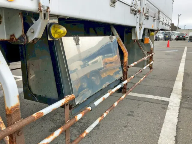 運転席側にステンレス製の工具箱が付いています。|トレクス トレクス PFB34116の写真28