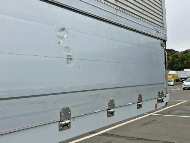 運転席側アオリ前方にヘコミがあります。|トレクス トレクス PFB34116の写真39