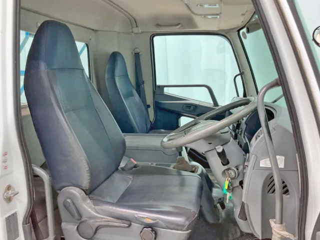 ベッドレスキャビンです。|三菱 ファイター PA-FK71D(2WD)の写真8