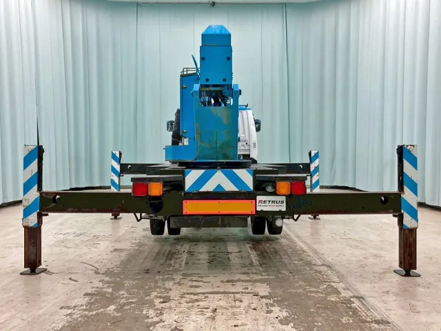 アウトリガーを張り出した状態です。|三菱 ファイター PA-FK71D(2WD)の写真17