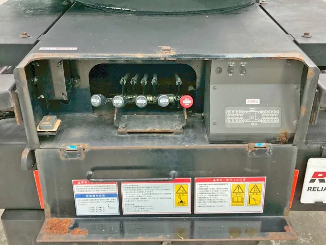 アウトリガー張り出し・伸縮の操作レバーです。|三菱 ファイター PA-FK71D(2WD)の写真18