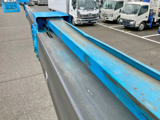 ブーム伸長時の上部ステーにヘコミがあります。|三菱 ファイター PA-FK71D(2WD)の写真26