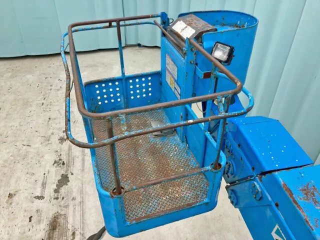 バケット周りのステーに曲がりがあります。|三菱 ファイター PA-FK71D(2WD)の写真30